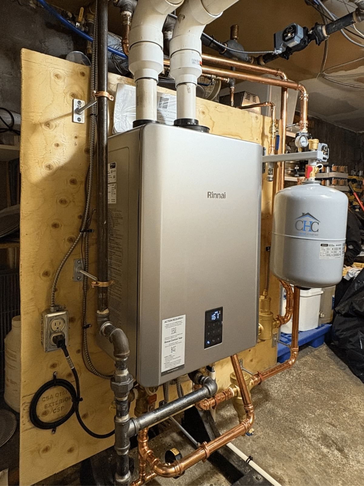 Rinnai IP series combi boiler with expansion tank